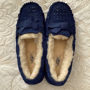 NEW UGG slippers in perforated navy suede sz 7.